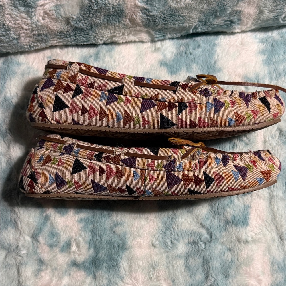 Minnetonka Multi-Color Aztec Pattern Moccasins Wi… - image 3